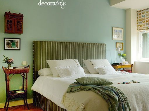 Un dormitorio decorado en verde