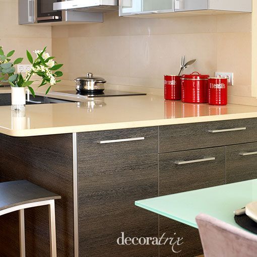 Un salón de 32 metros con zona de estar, comedor y cocina integrada Un salón de 32 metros con zona de estar, comedor y cocina integrada