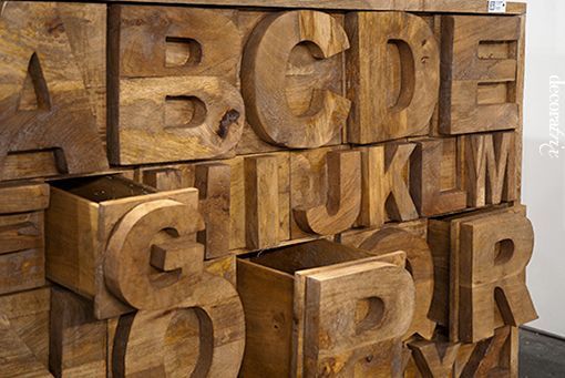 comoda_madera_letras_detalle