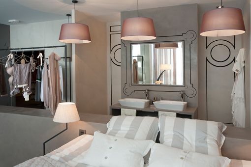 dormitorio_vestidos_y_bancc83o_pia_capdevila