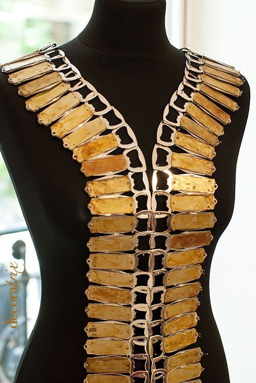 chaleco-con-abrebotellas-alfredo-velasco