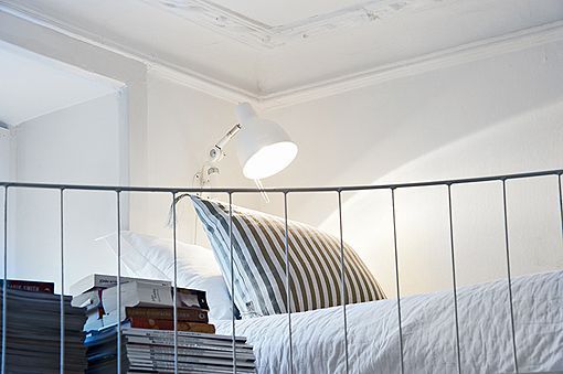 Dormitorio con barandilla de seguridad