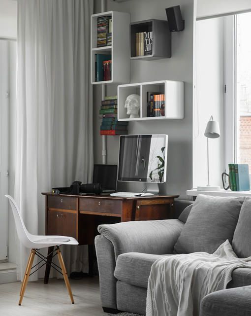 Piso de soltero con rincón de trabajo