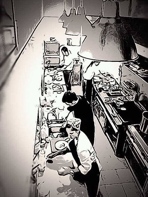 Cocina del restaurante Naia de Mikel Otaegui en Lanzarote