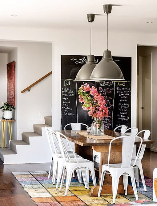 comedor en una casa relajada y luminosa