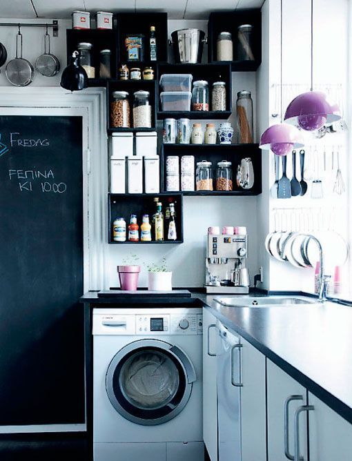 Cocina blanca con toques de color