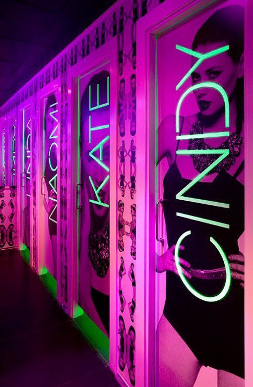 Aseo de chicas en Le Boutique Club, discoteca en Madrid