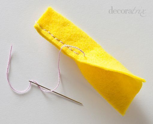 Broche de fieltro en forma de flor