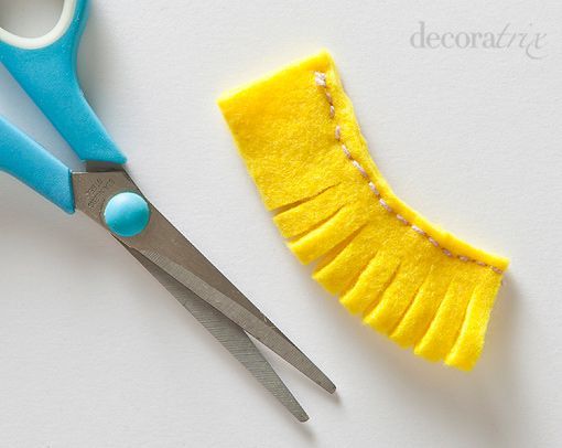 Broche de fieltro en forma de flor