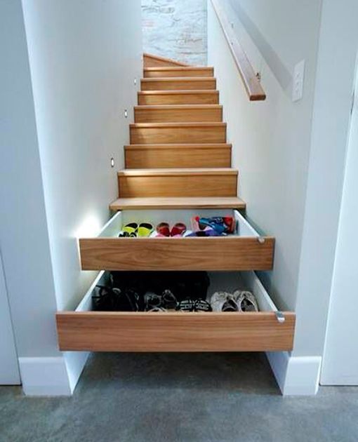 escaleras con cajones en la contrahuella