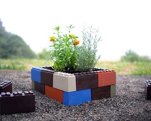 analogía Credencial Incentivo Jardineras hechas con bloques de plástico al estilo Lego