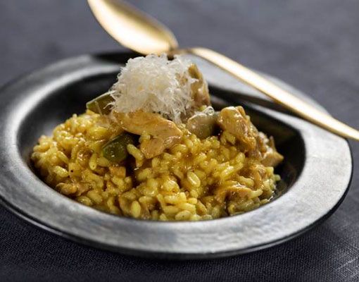 Risotto al curry con guisantes