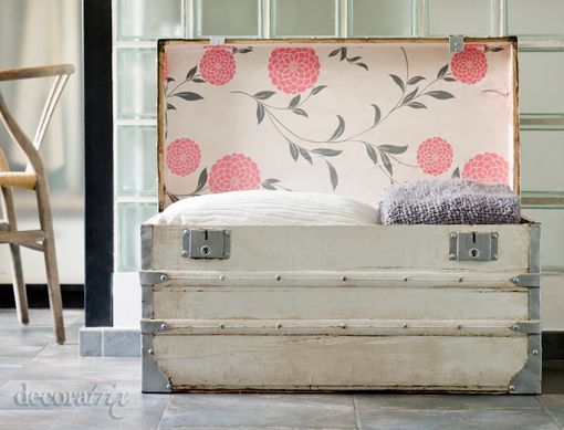 Decoratrix cumple 5 años: baúl reciclado con papel pintado