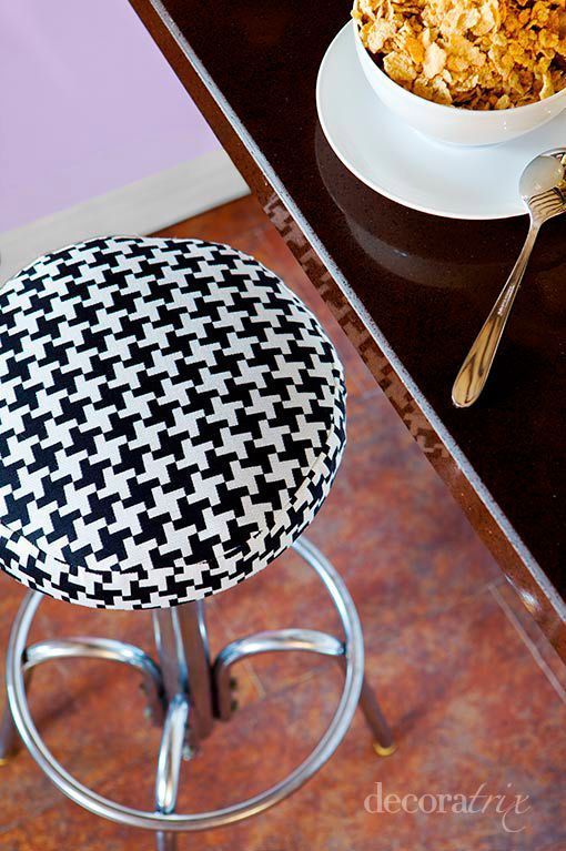 Decoratrix cumple 5 años: taburete tapizado en pata de gallo