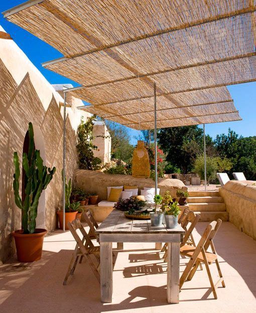Casa de Nani Marquina, pérgola de cañizo con estructura de acero