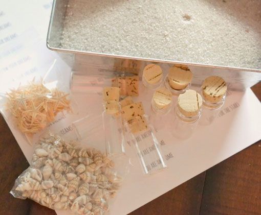 marcapuestos con arena y caracolillos