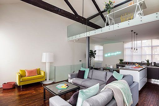 Salón de un loft moderno