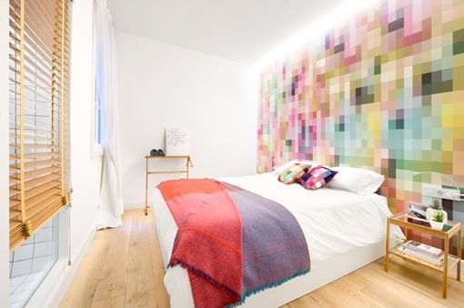 Reforma de un piso antiguo: dormitorio con tela pixelada