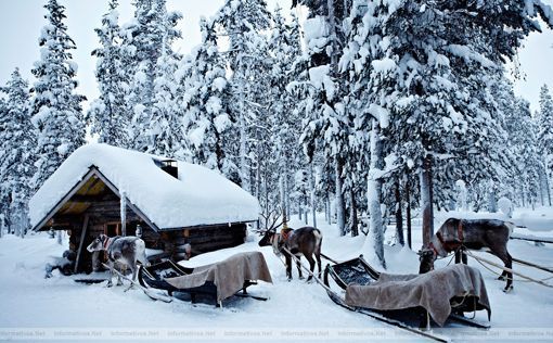 La cabaña de Papá Noel con trineos