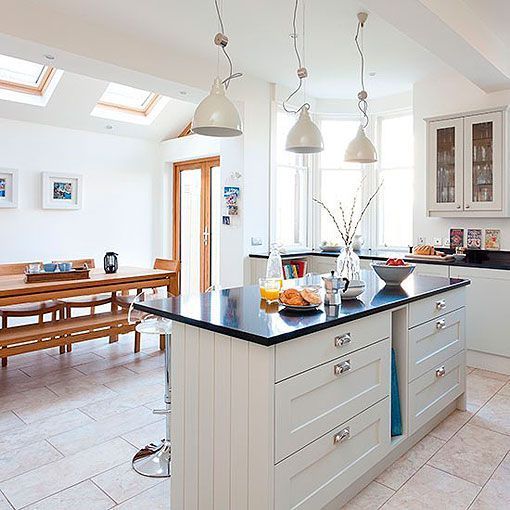 Cocinas familiares con isla y zona de comedor