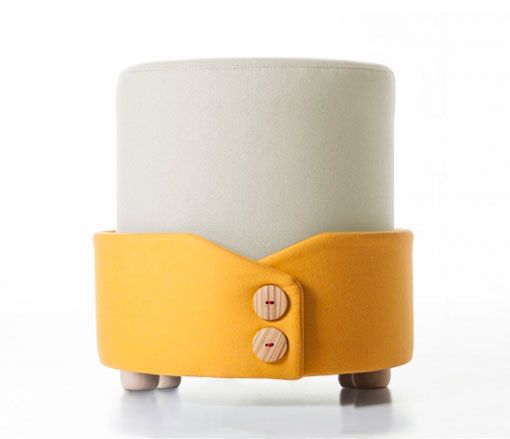 Polsino vestido en un llamativo amarillo