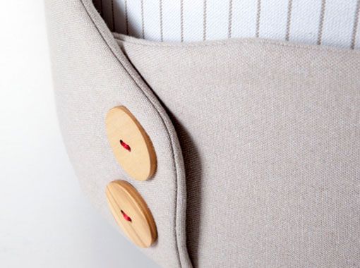 Polsino lleva botones de madera de olivo