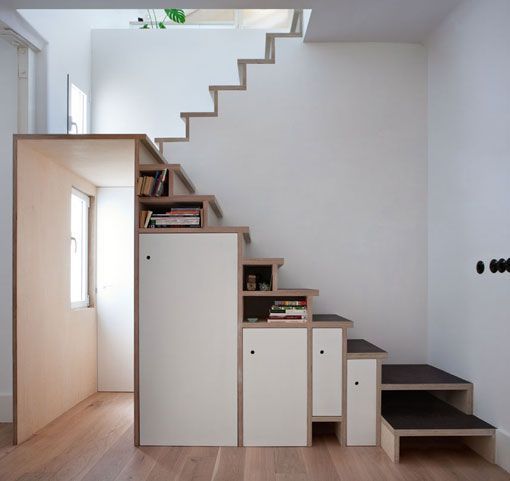 Piso reformado, escalera armario