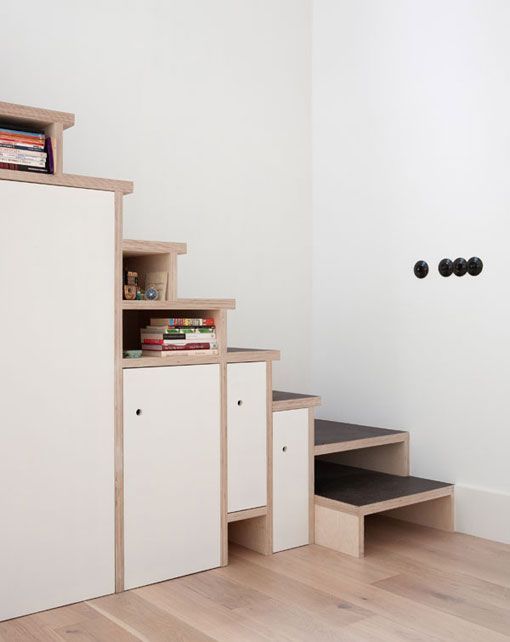 Piso reformado, escalones abiertos