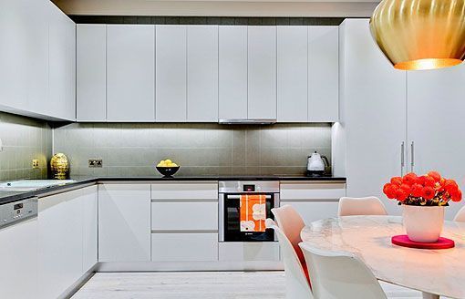 Cocina integrada en un salón moderno