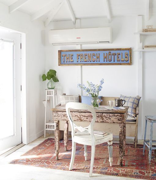 Casita rústica en el campo: zona de trabajo vintage