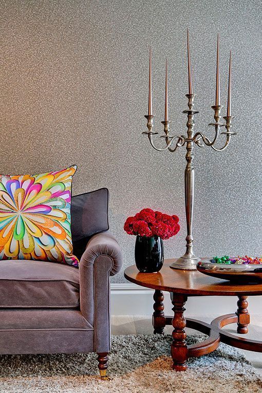 Zona de estar de un salón moderno con cocina integrada