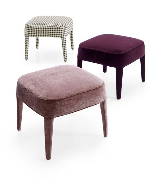 Muebles clásicos con un toque contemporáneo: taburetes con diferentes tapizados