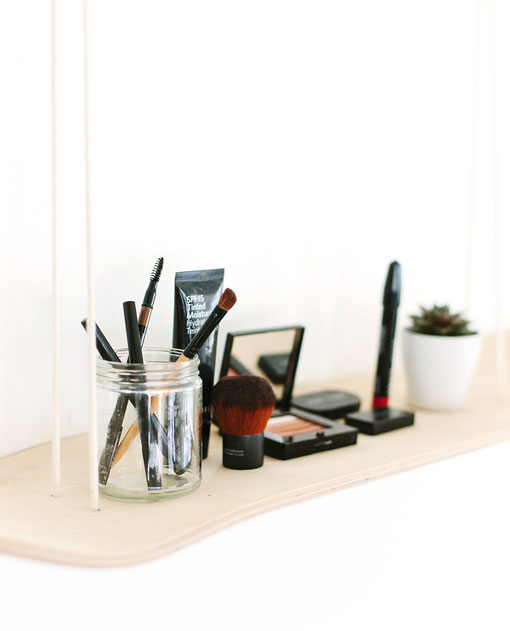 Tabla de skate convertida en repisa 