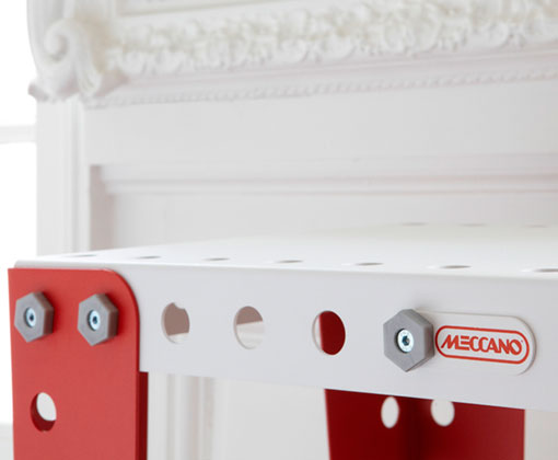 Piezas de Meccano Home con tuercas y tornillos