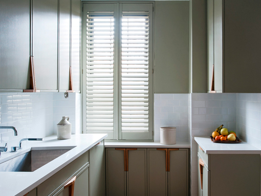 Una reforma de cocina y comedor hecha a medida por Workstead: zona de aguas