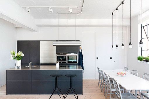 Bajo industrial convertido en loft luminoso