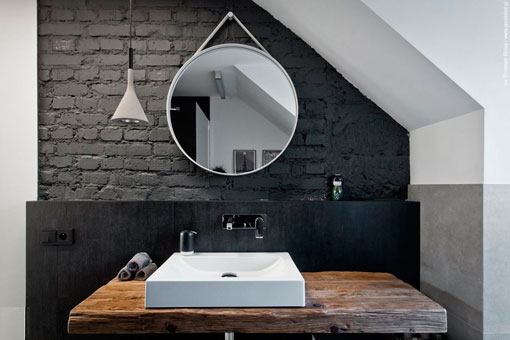 Ático rústico con decoración moderna