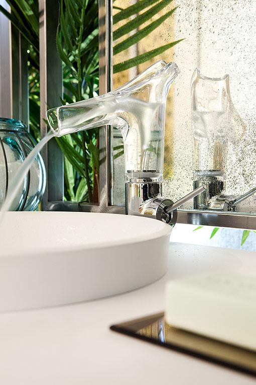 Baño elegante, de Silvia Trigueros para Casa Decor 2015