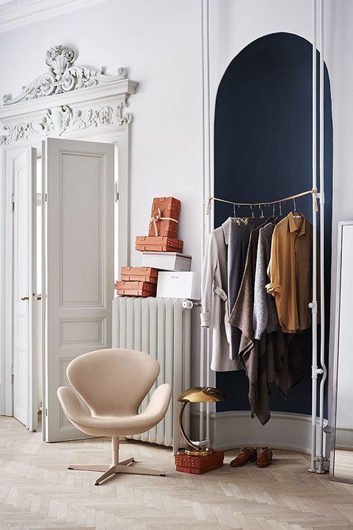 Nuevos colores empolvados para la Swan Chair: rosa maquillaje y verde pálido