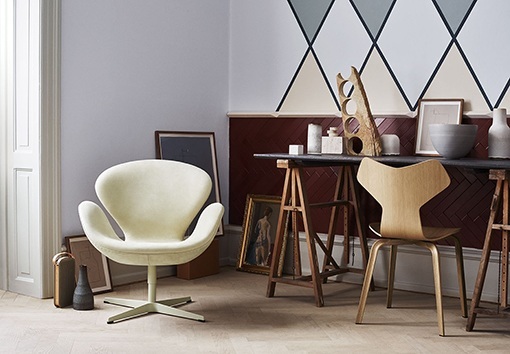 Nuevos colores empolvados para la Swan Chair: rosa maquillaje y verde pálido