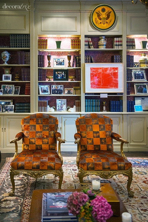 Despacho en la residencia del Embajador de Estados Unidos en Madrid James Costos y Michael Smith