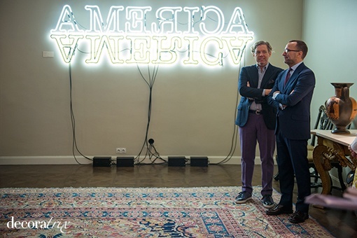 En la residencia del Embajador de Estados Unidos en Madrid James Costos y Michael Smith