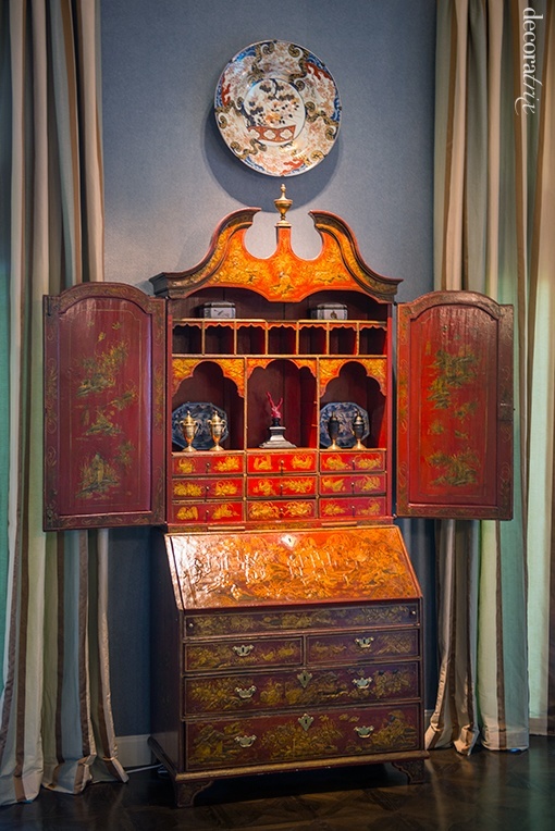 Secreter chino en la residencia del Embajador de Estados Unidos en Madrid James Costos y Michael Smith