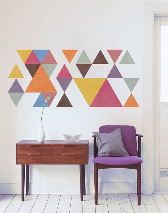 Cenefa de rombos y triángulos de diferentes colores