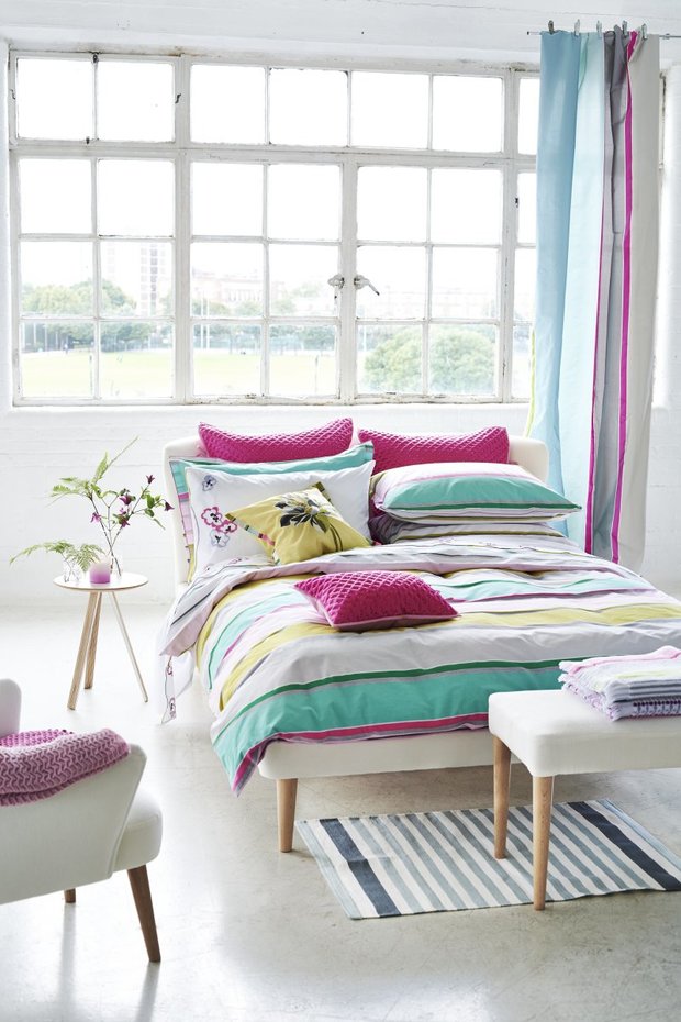 Ropa de cama con estampado de rayas multicolor