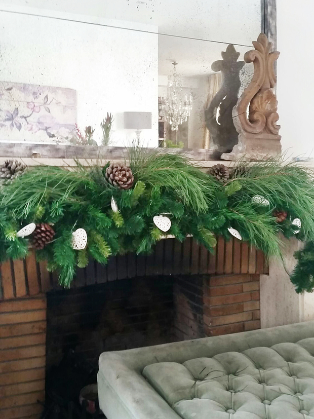 La guirnalda de la chimenea también es importante para recrear el ambiente navideño.
