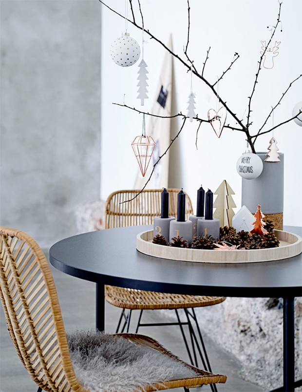 Mesa puesta en decoración navideña de estilo nórdico