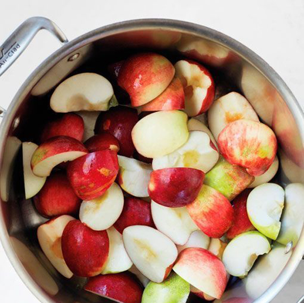 Paso 2: cocer las manzanas cubiertas con agua