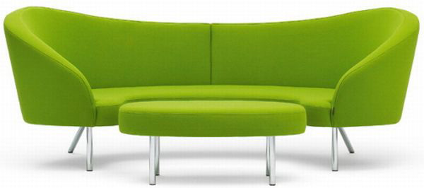 Sofá y mesa tapizados en color verde
