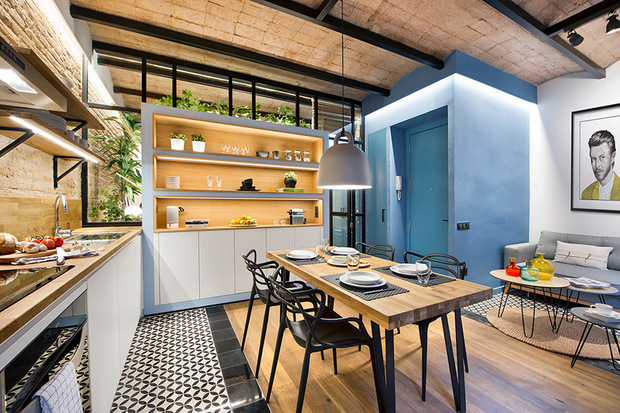 Cocina, comdor y salón en un apartamento de 40 metros en la Barceloneta